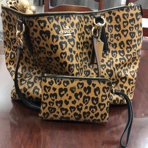 Leopard coach purse with wristlet